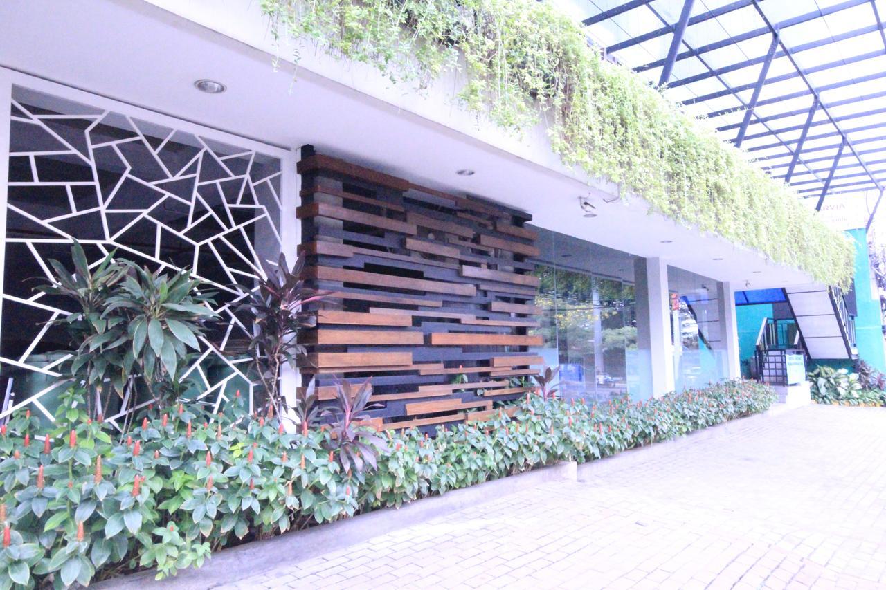 ג'קרטה Harvia Suites Kebon Jeruk מראה חיצוני תמונה
